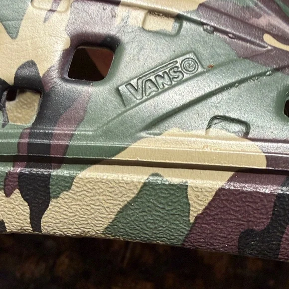 Vans Kids Camo Slip-On Shoes - Picture 2 of 5